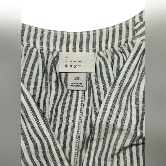 A New Day Size 1x Linen Blend Swing Top - Picture 4 of 13